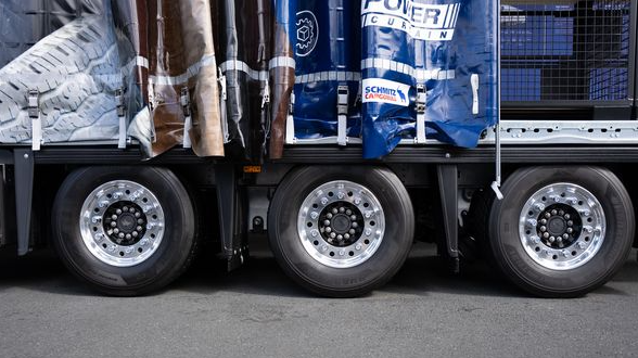 Hankook fait son retour : accord d'équipement d'origine avec Schmitz Cargobull jusqu'en 2030