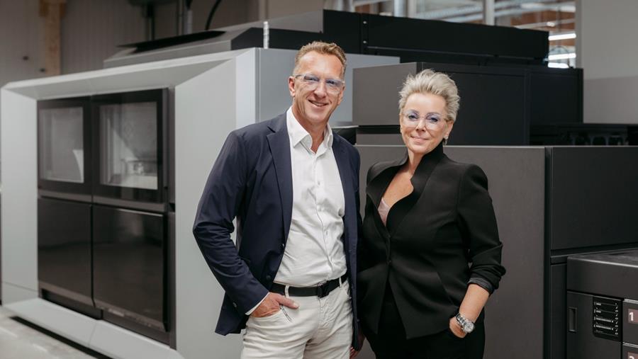 Klampfer Druck combineert Jetfire 50 met offsetproductie