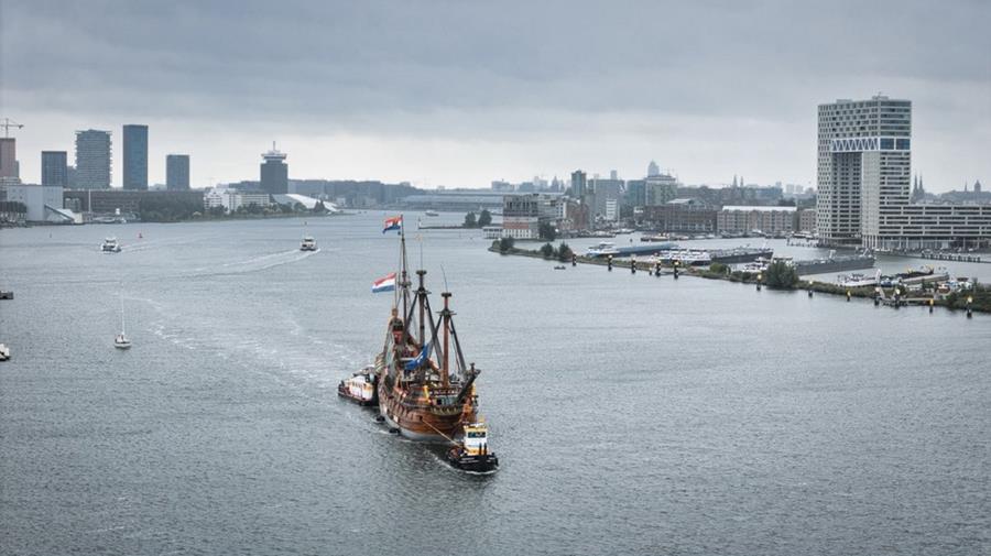 La réplique du Batavia de la VOC arrive à Amsterdam pour son dernier voyage