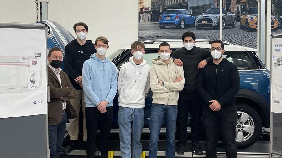 Des étudiants en ingénierie automobile directement préparés à l'emploi de rêve