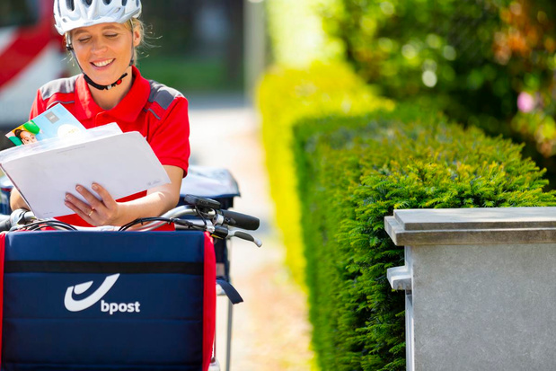 Delhaize laat folders wekelijks bussen door bpost