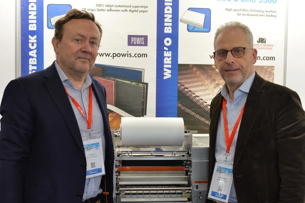 GMP Bibliofilm présente une nouvelle vernisseuse au Paper Show