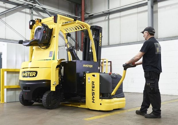 SYSTÈME D'EXTRACTION LATÉRALE DE BATTERIE POUR LES CHARIOTS ÉLECTRIQUES HYSTER®